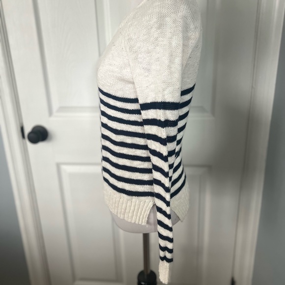 Lightweight White & Navy Striped Sweater (XS) - Picture 7 of 12